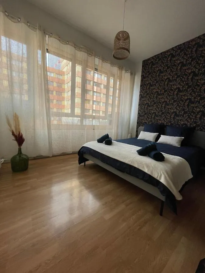 T2 Lille Hypercentre , Parking Prive -Vida Loc Apartment 0*,  France