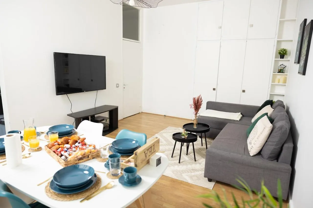 T2 Lille Hypercentre , Parking Prive -Vida Loc Apartment 0*,  France